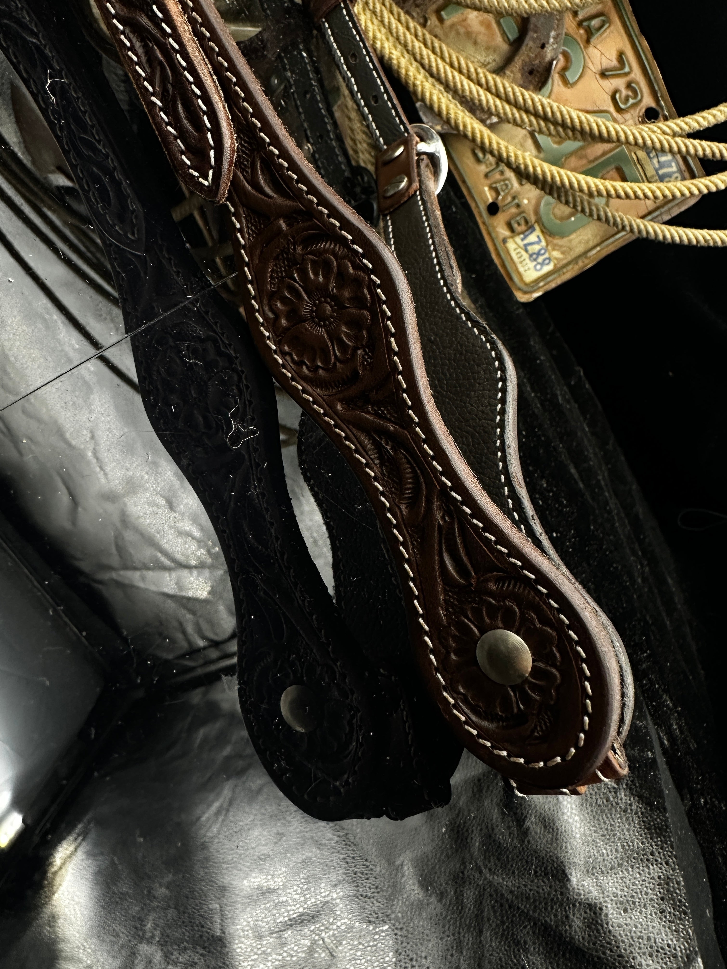 Basic | Dark chestnut | Floral tooled hoofdstel