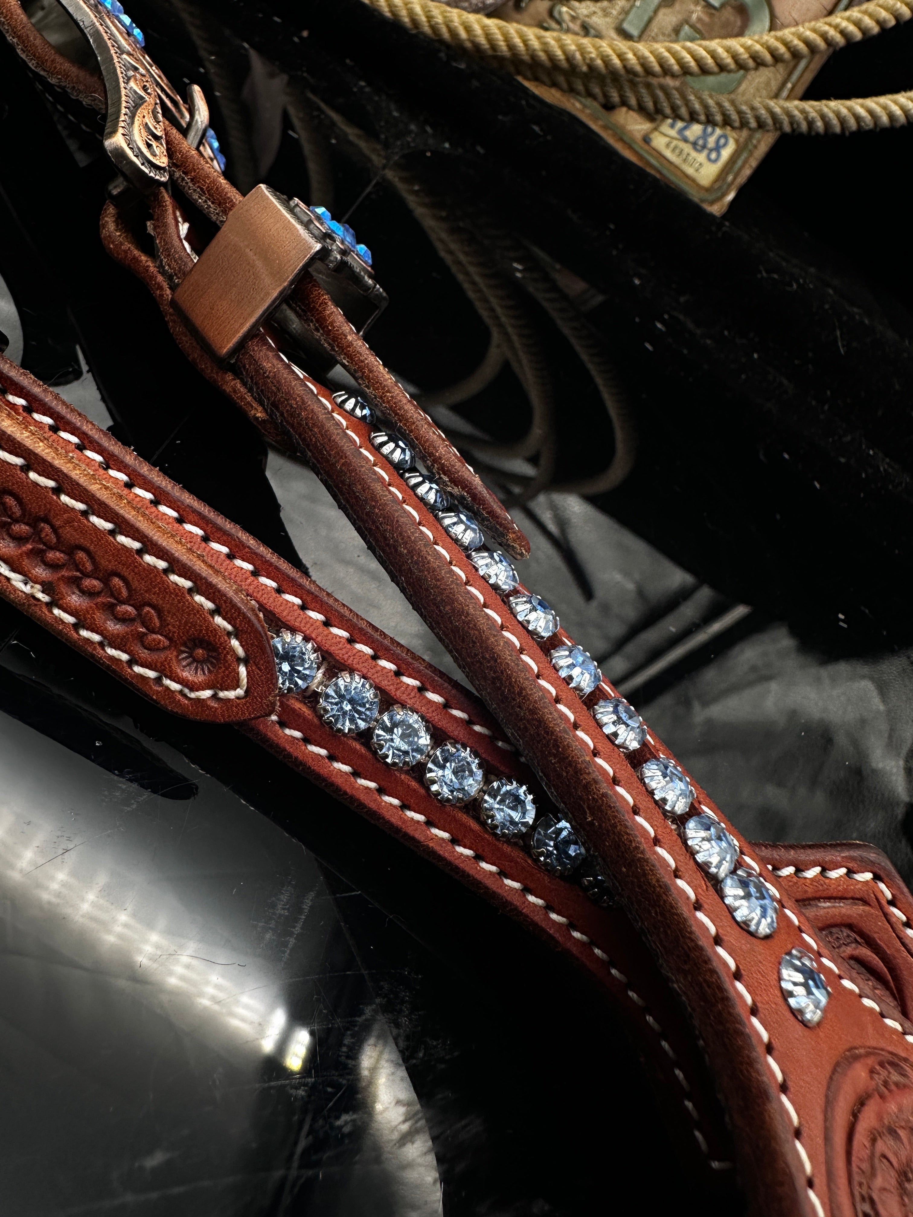 Showzaumzeug – Kastanienbraun | Hellblauer Glanz & Kupferdetails
