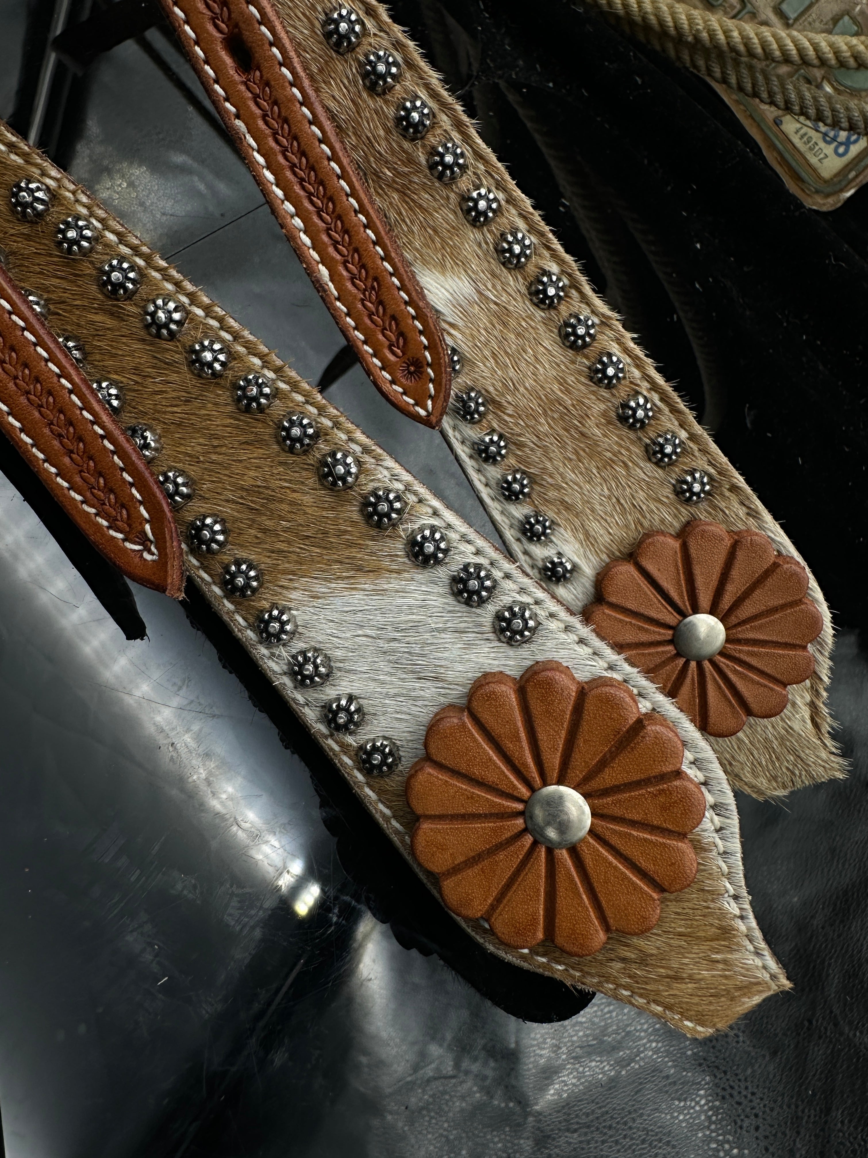 Basic | Chestnut | Light cowhide & studs hoofdstel