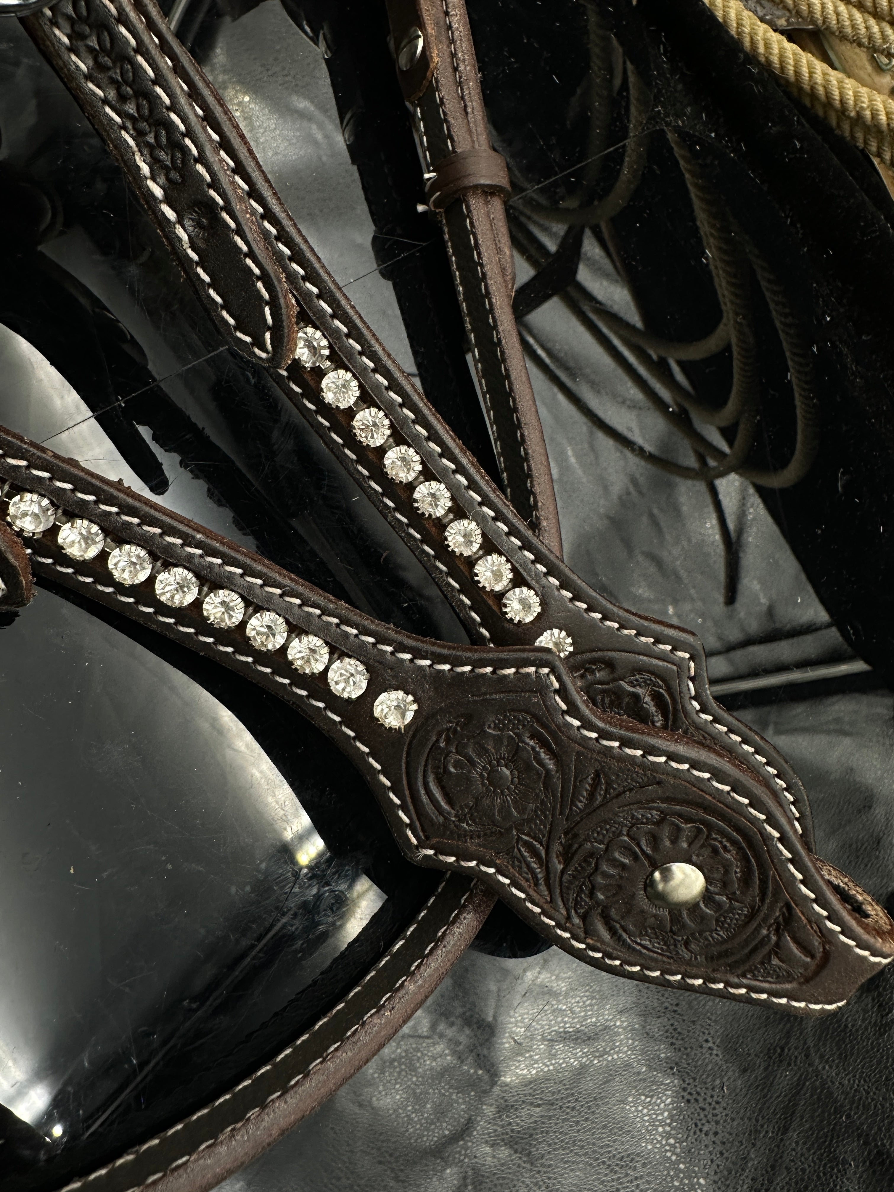 Basic | Dark chestnut | Frontriem en keelriem | Rhinestone hoofdstel
