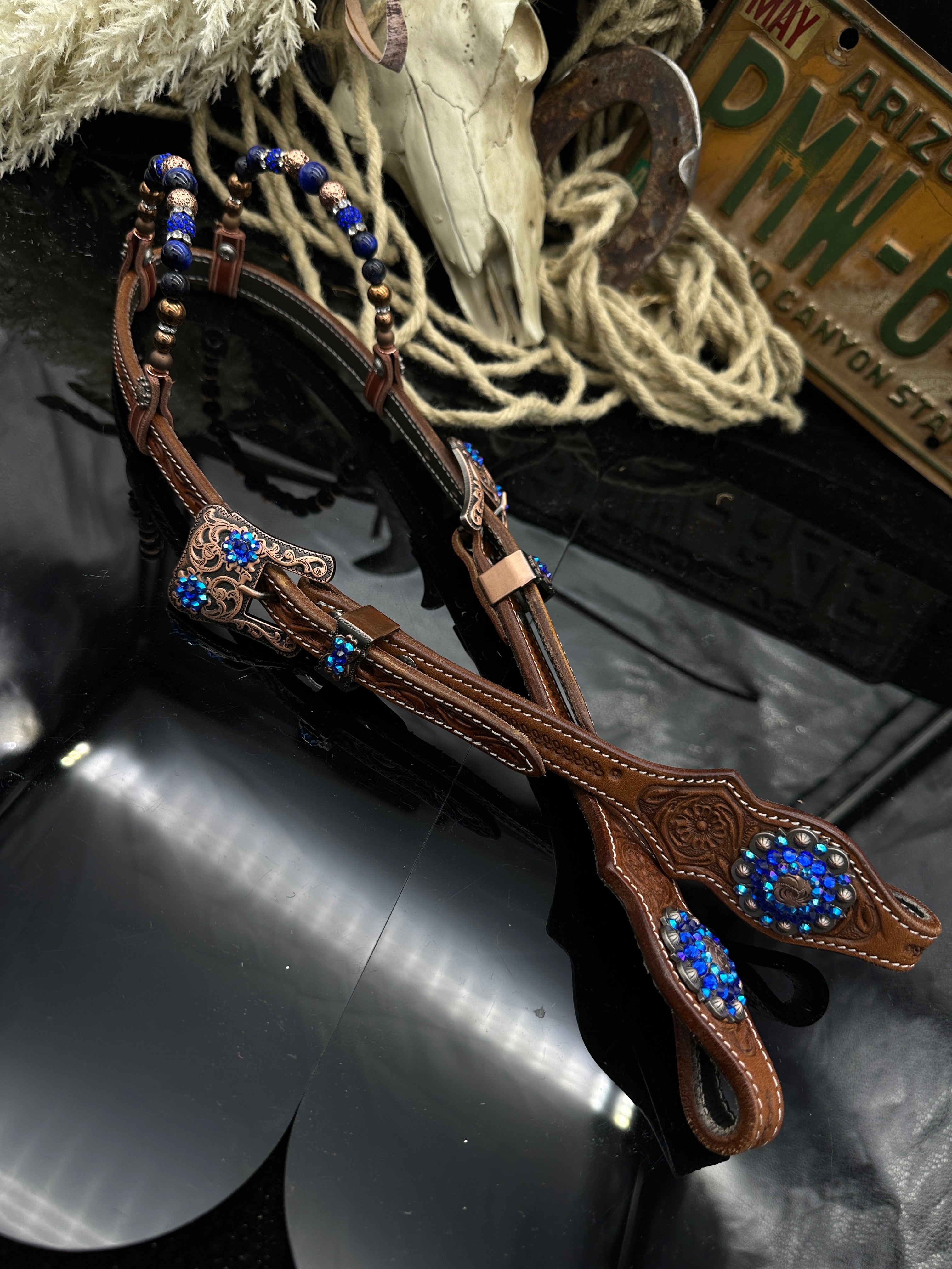 Luxuriöses Trensenzaumzeug mit Doppelohren und Blumenmuster in Kastanienbraun -| Kupfer & Blau