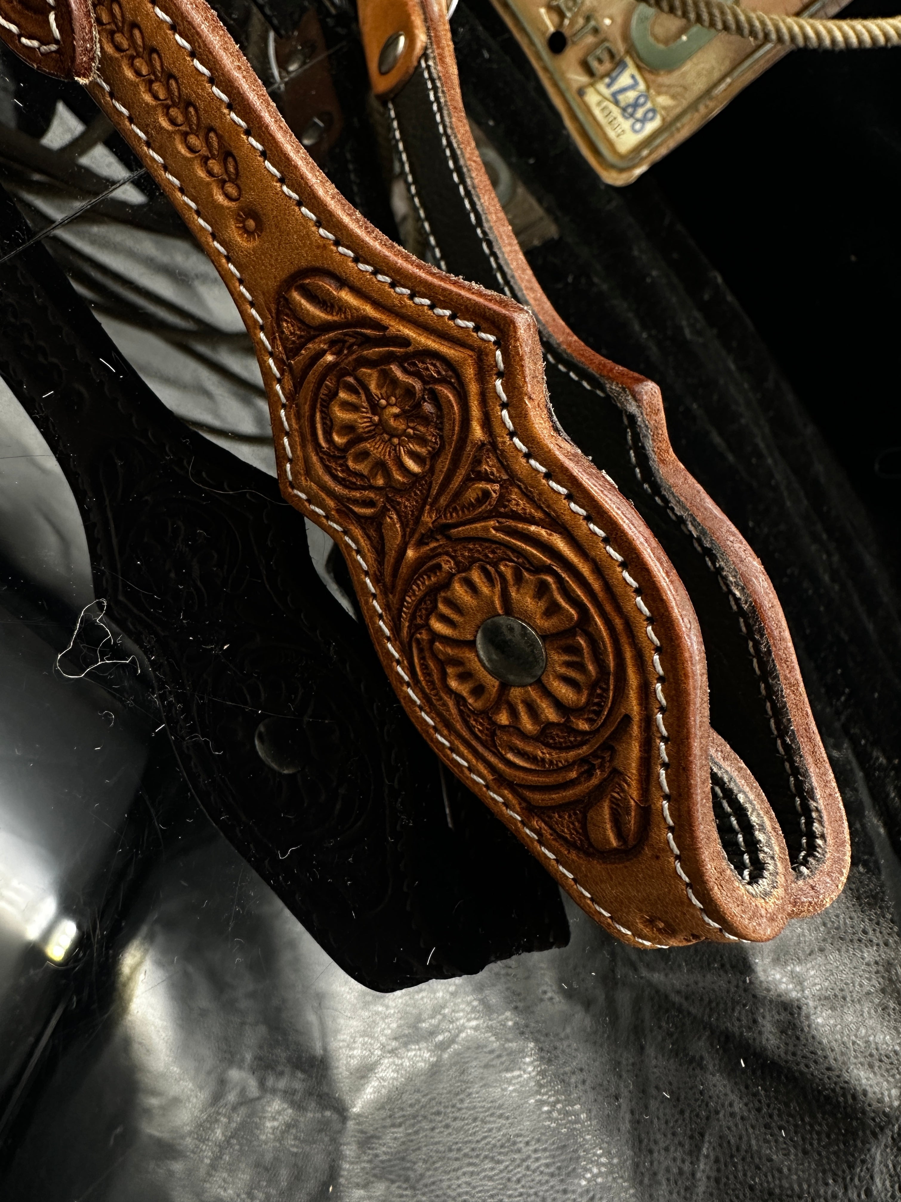 Luxuriöser Sidepull aus Kastanienholz – Pink und Schwarz. 