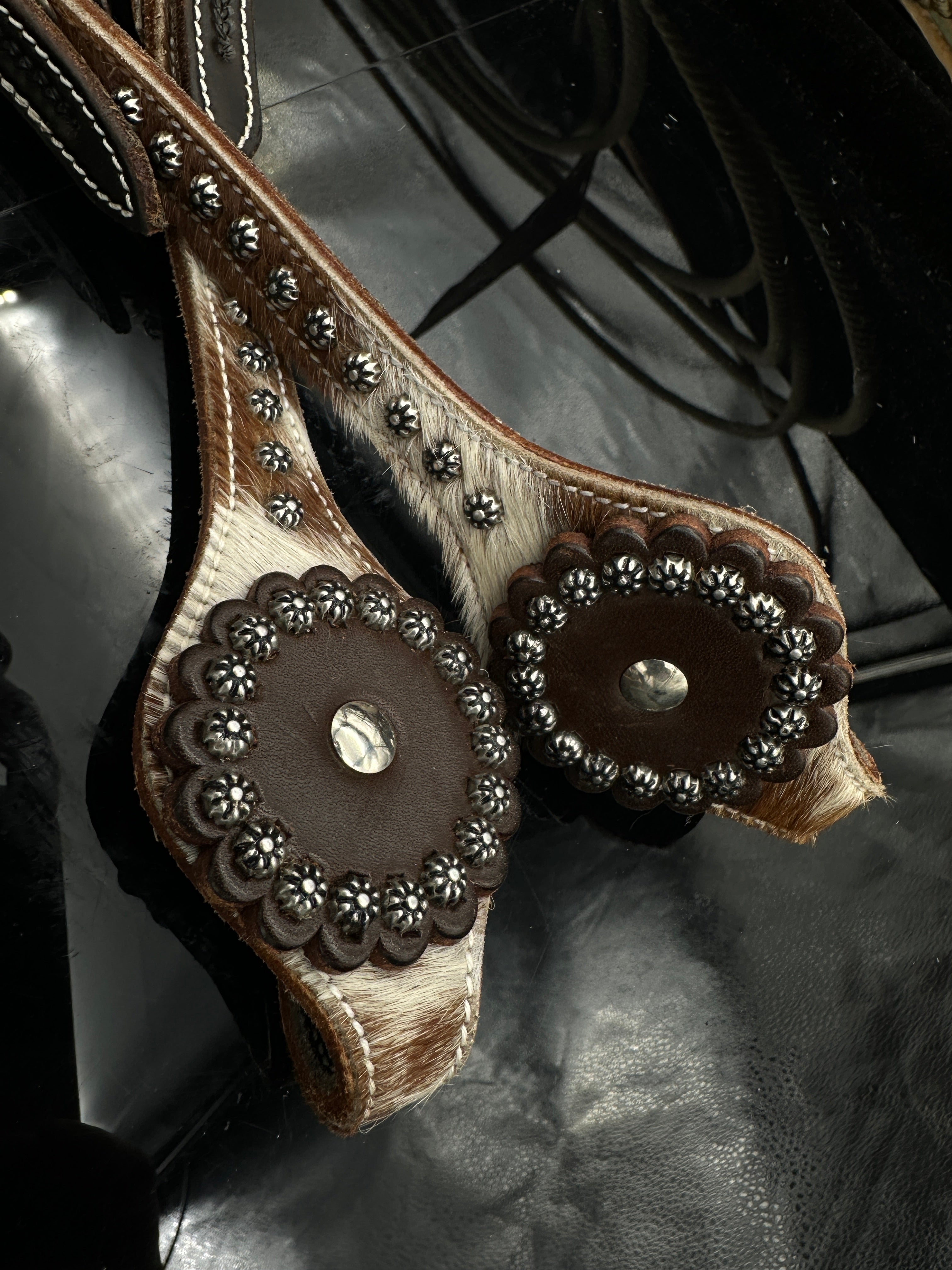 Basic | Dark chestnut | Cowhide studs hoofdstel