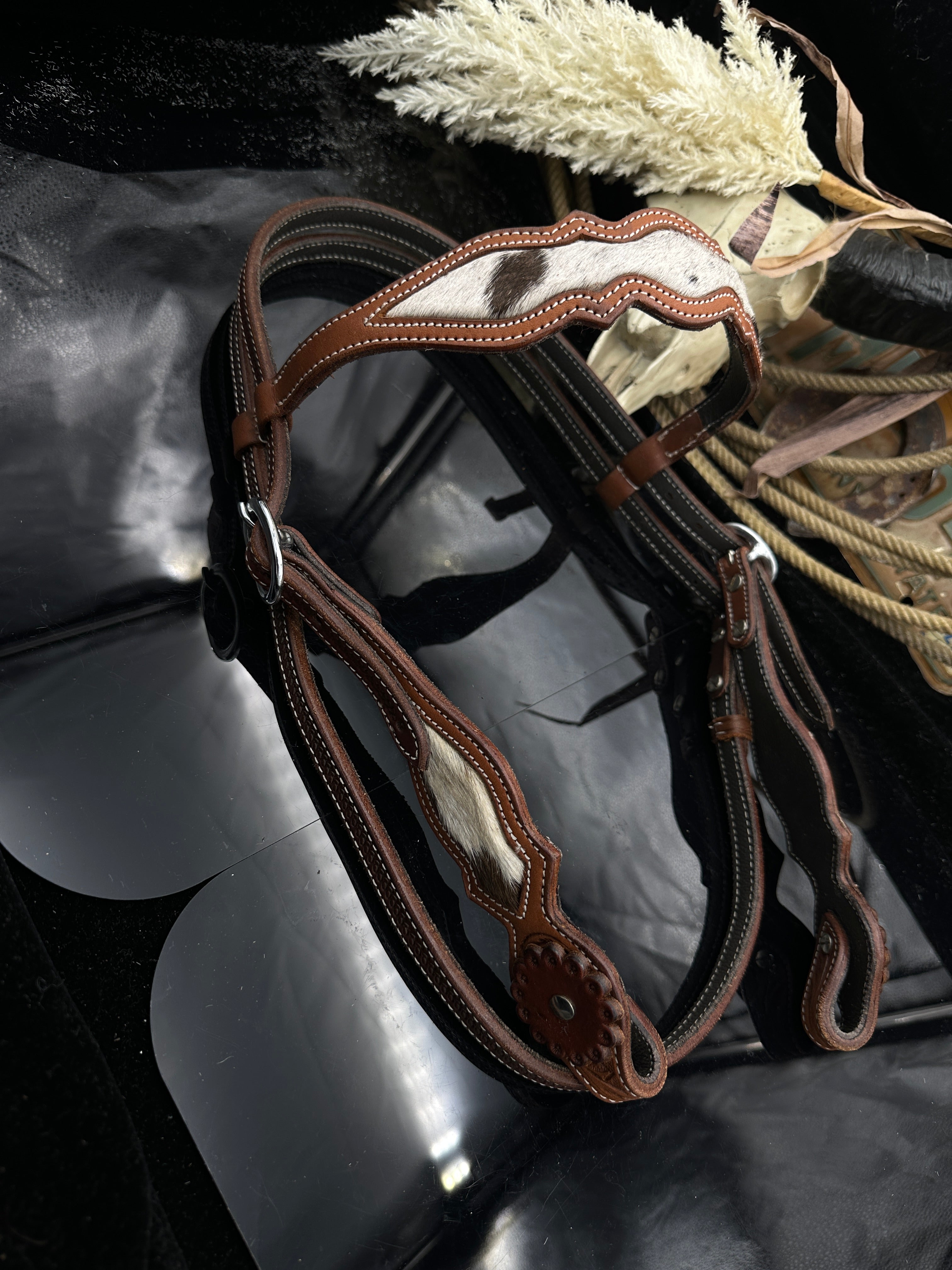 Basic | Cestnut | Frontriem & keelriem | Cowhide hoofdstel