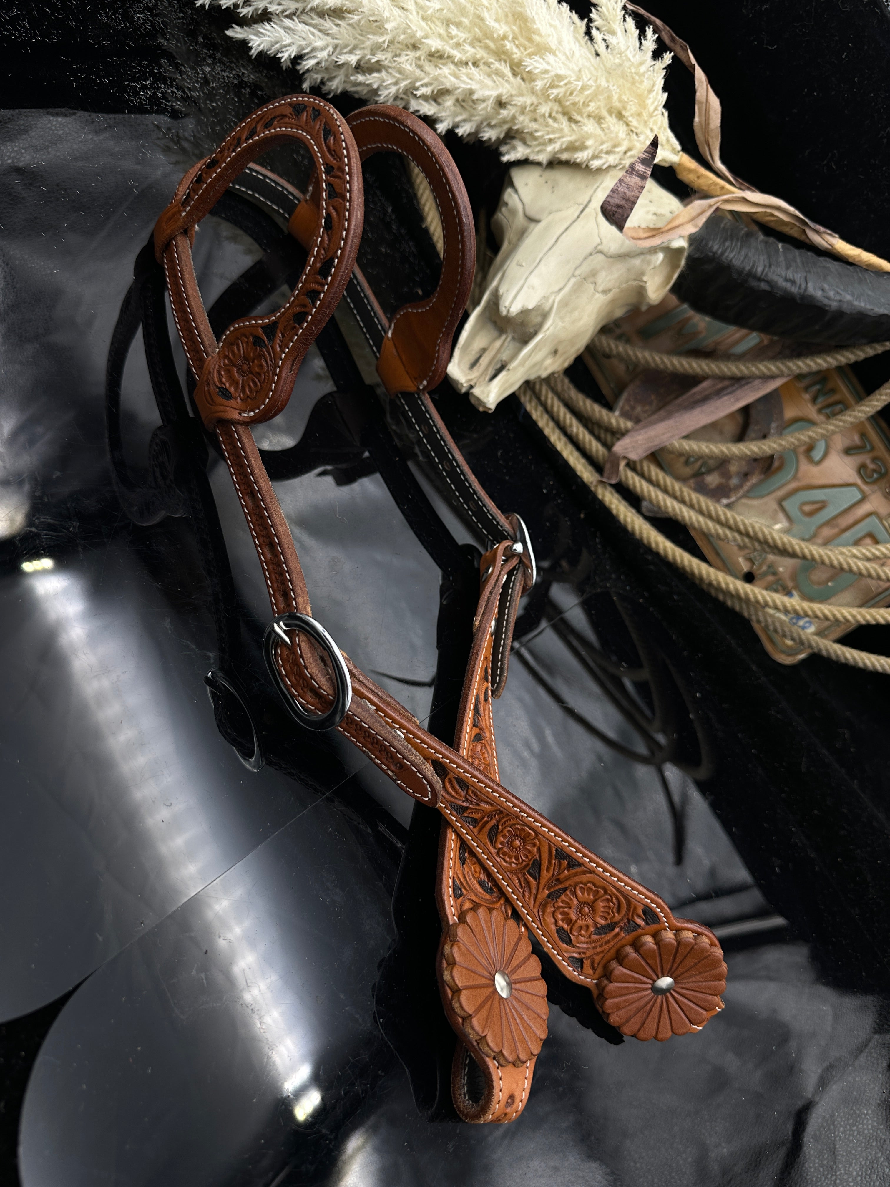 Basic | 2 tone Chestnut | Floral tooled hoofdstel