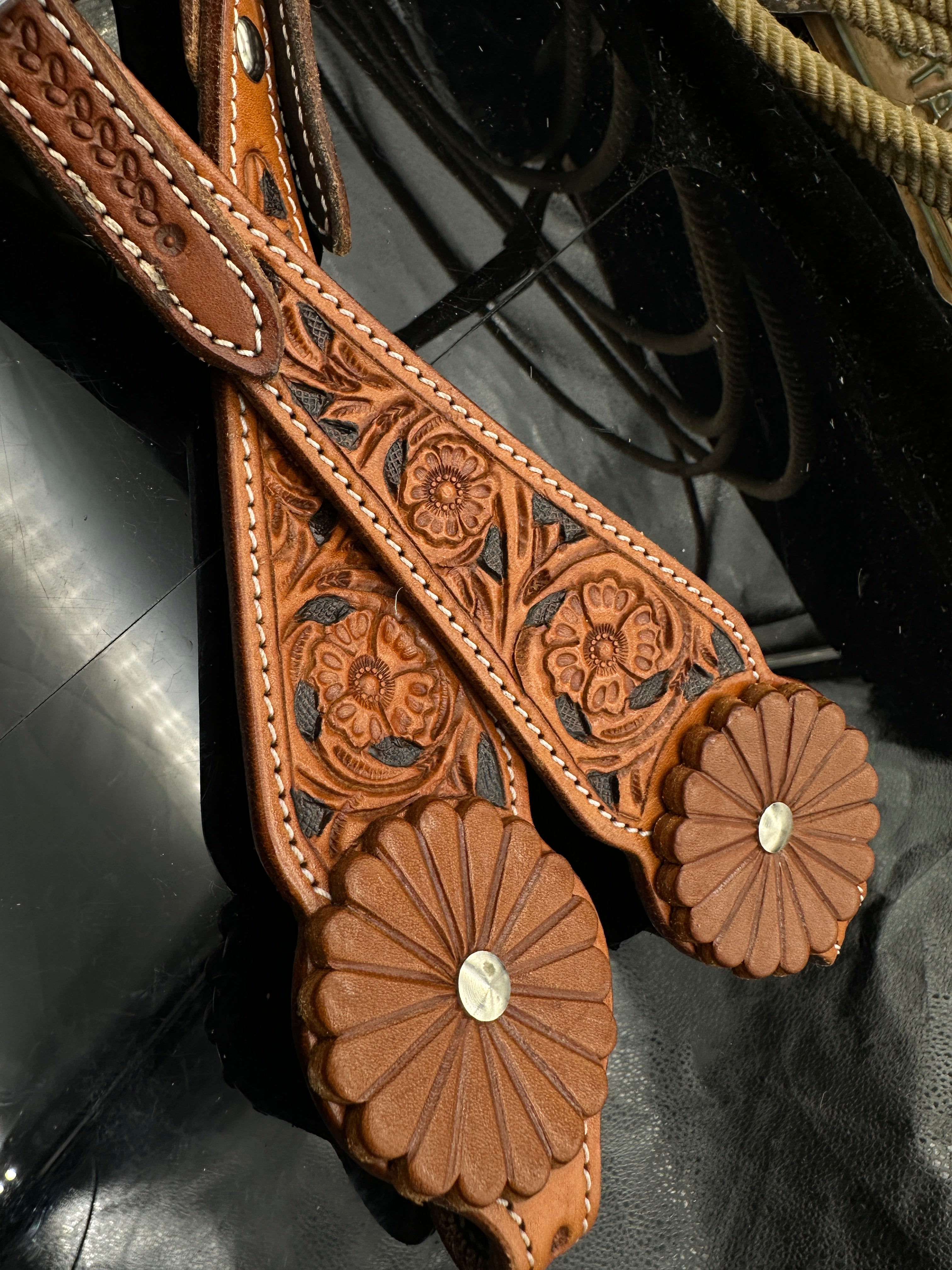 Basic | 2 tone Chestnut | Floral tooled hoofdstel