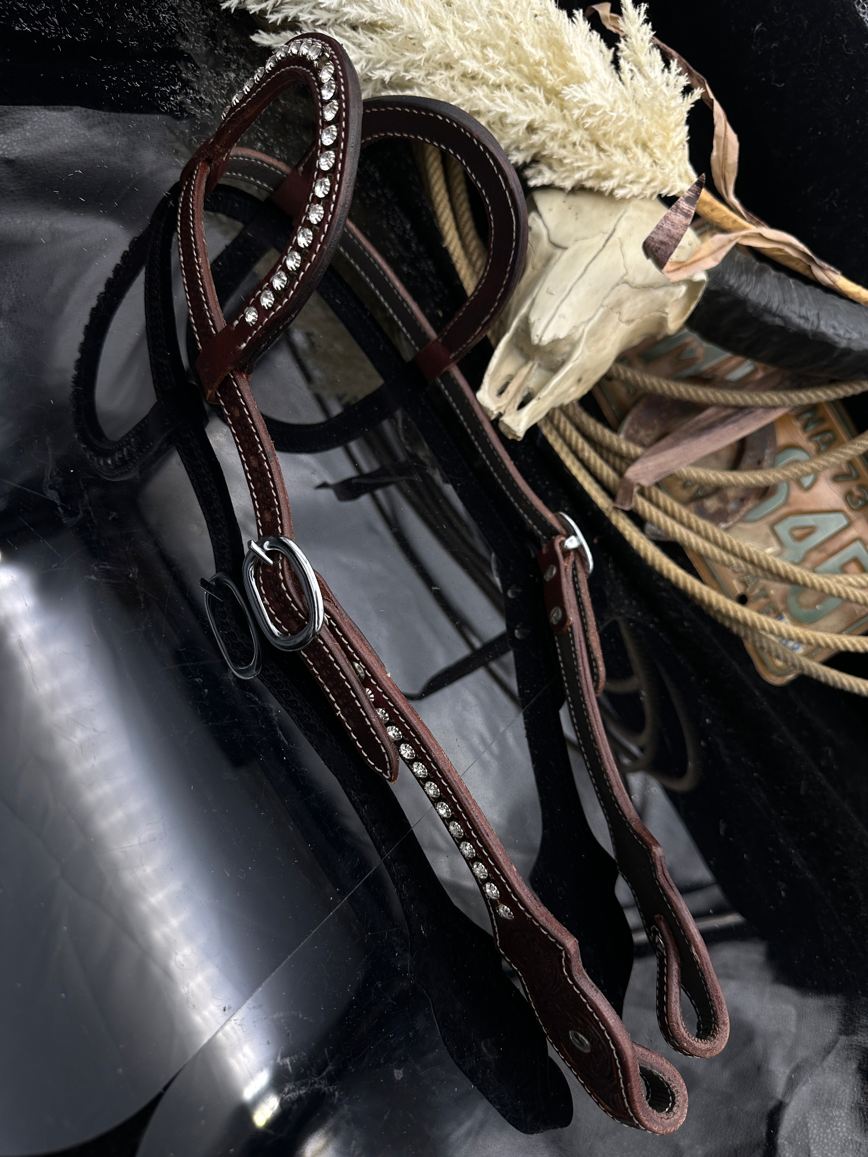 Basic | Dark Chestnut | Floral tooled Rhinestone hoofdstel