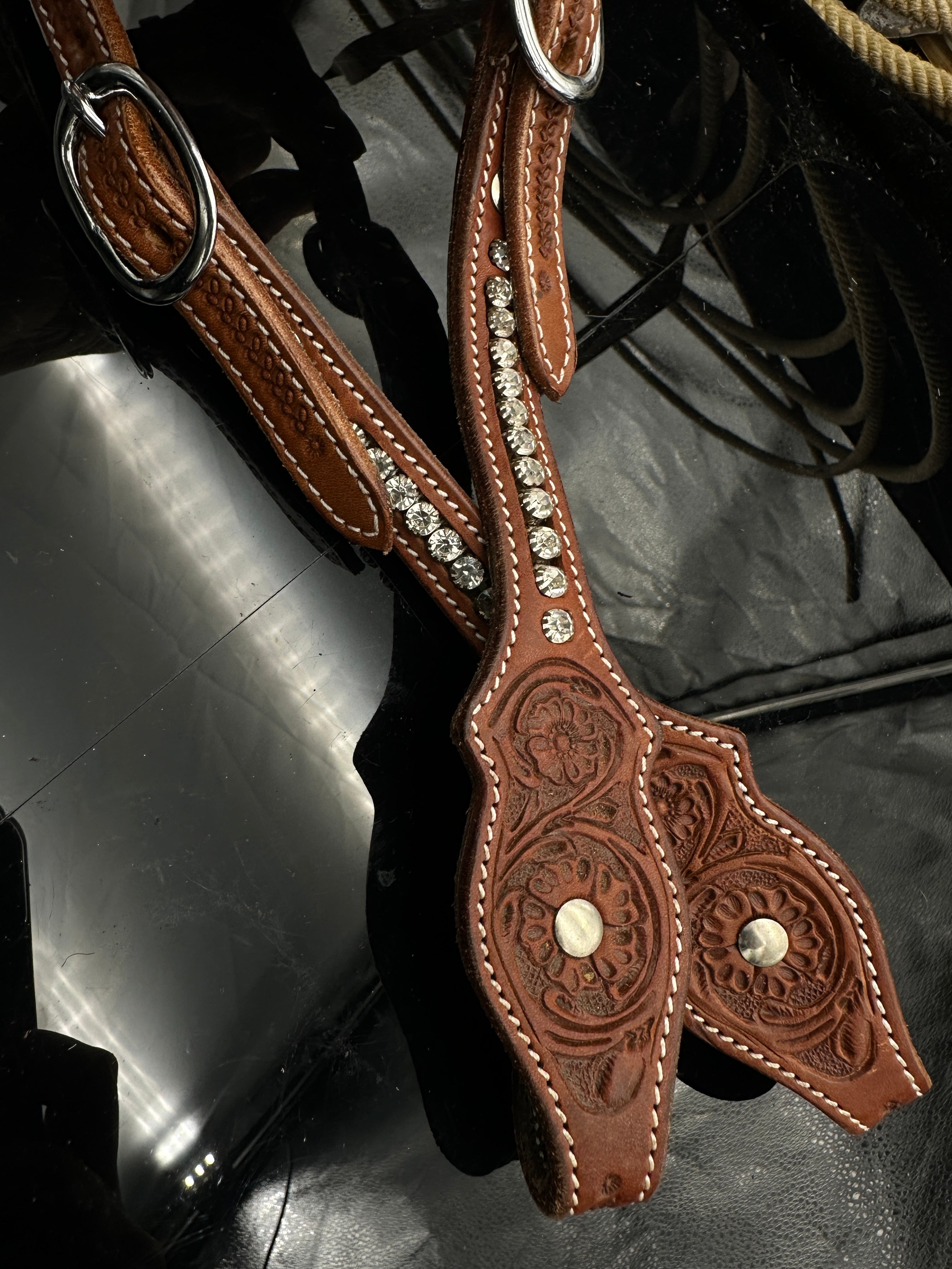 Basic | Chestnut | Floraltooled rhinestone hoofdstel