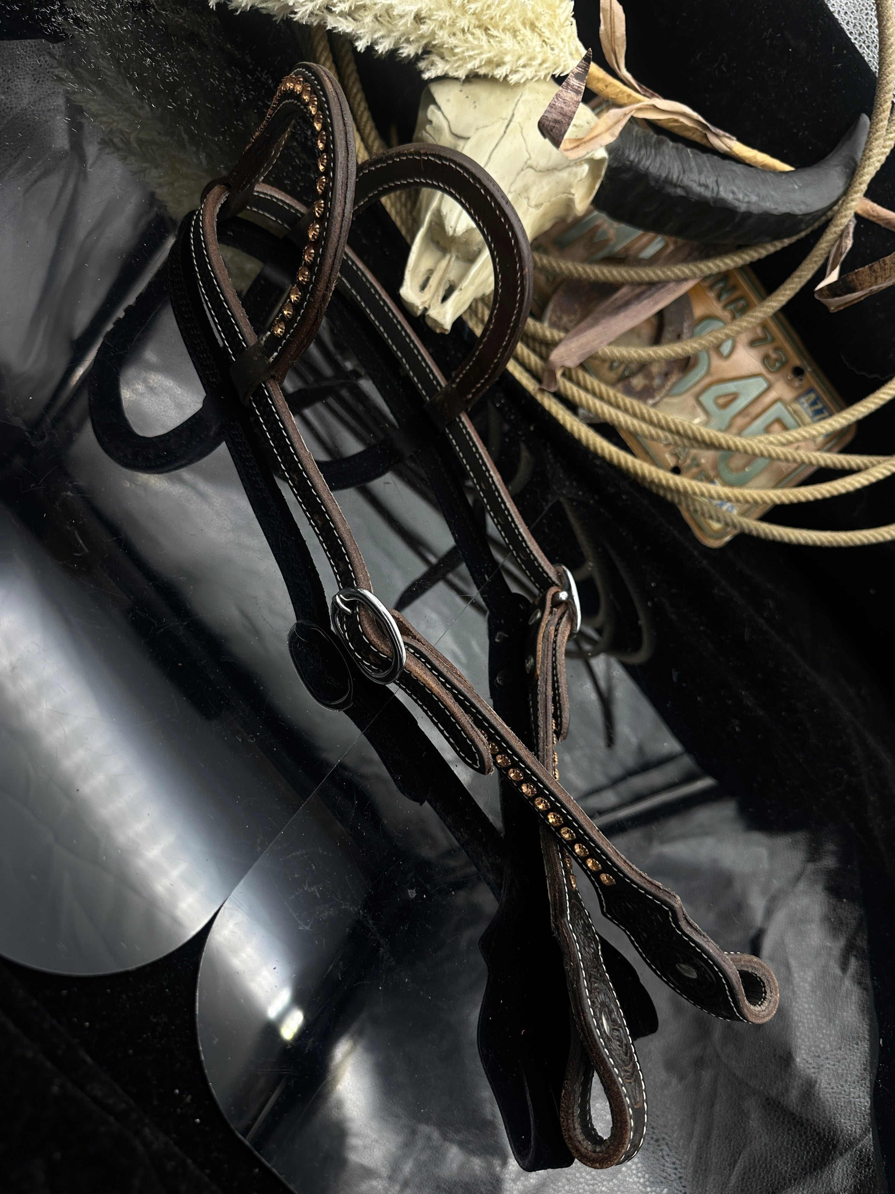 Basic | Dark Brown | Floral tooled | Peach rhinestone hoofdstel