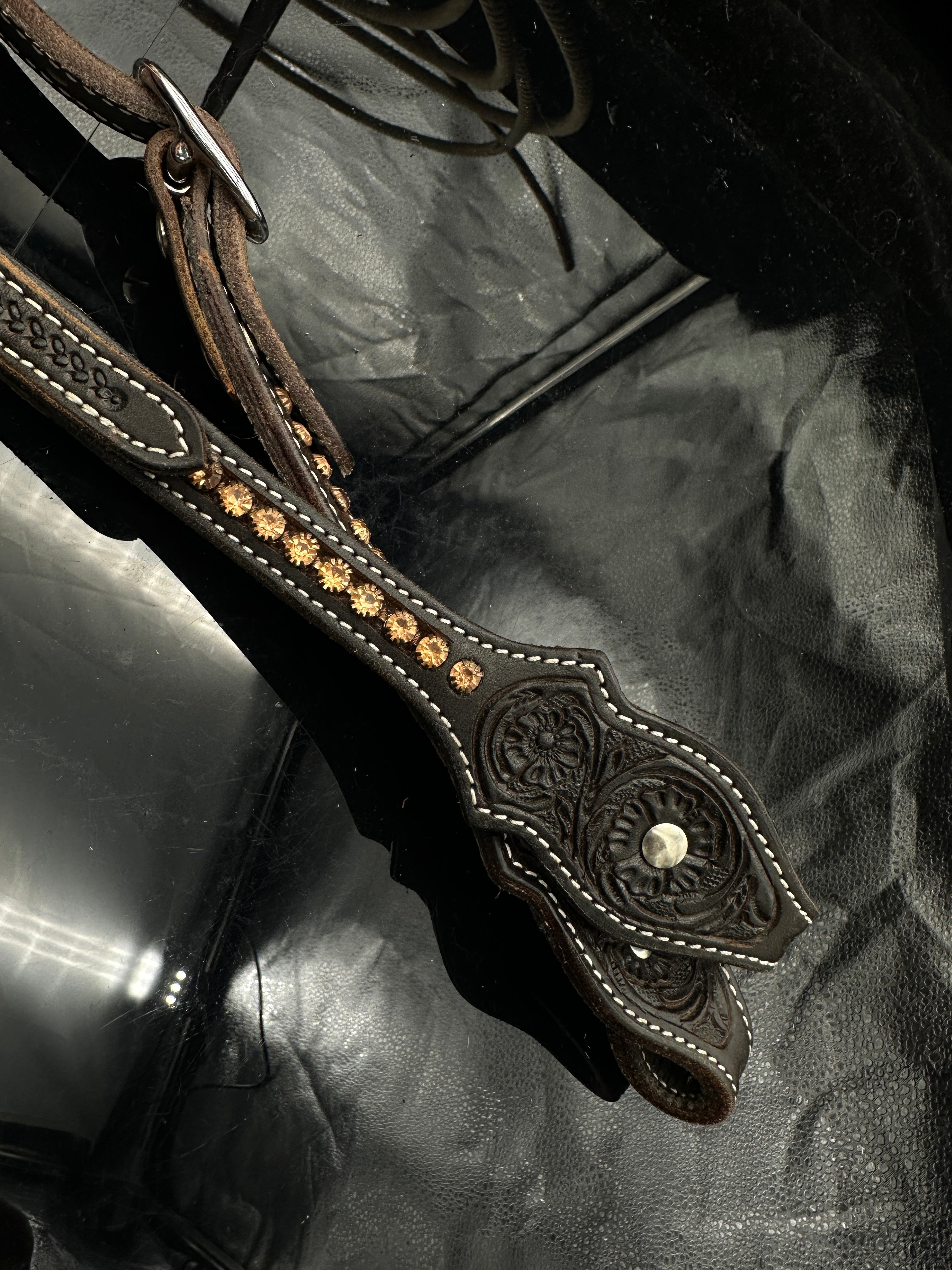 Basic | Dark Brown | Floral tooled | Peach rhinestone hoofdstel