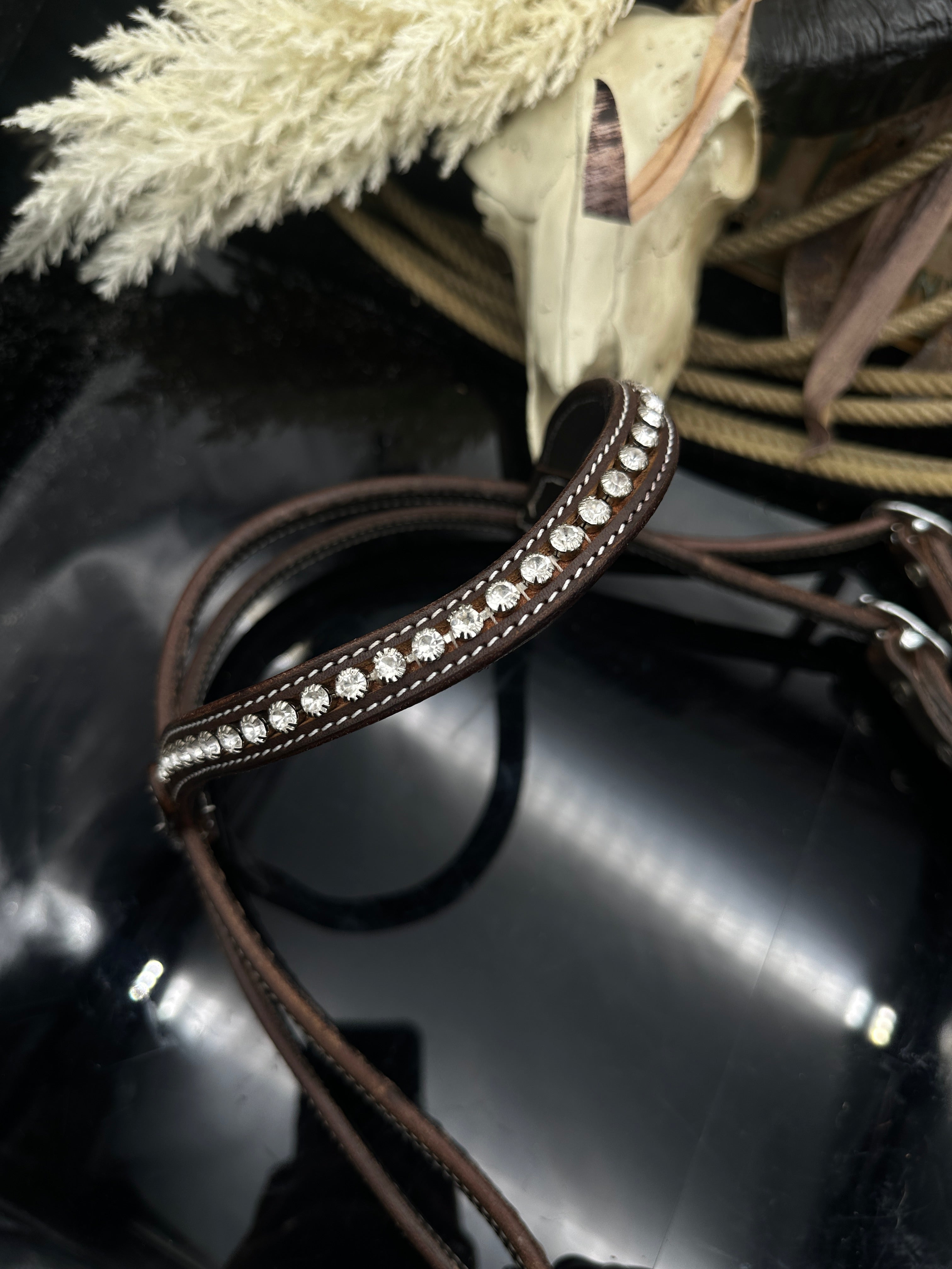 Basic | Dark chestnut | Frontriem en keelriem | Rhinestone hoofdstel