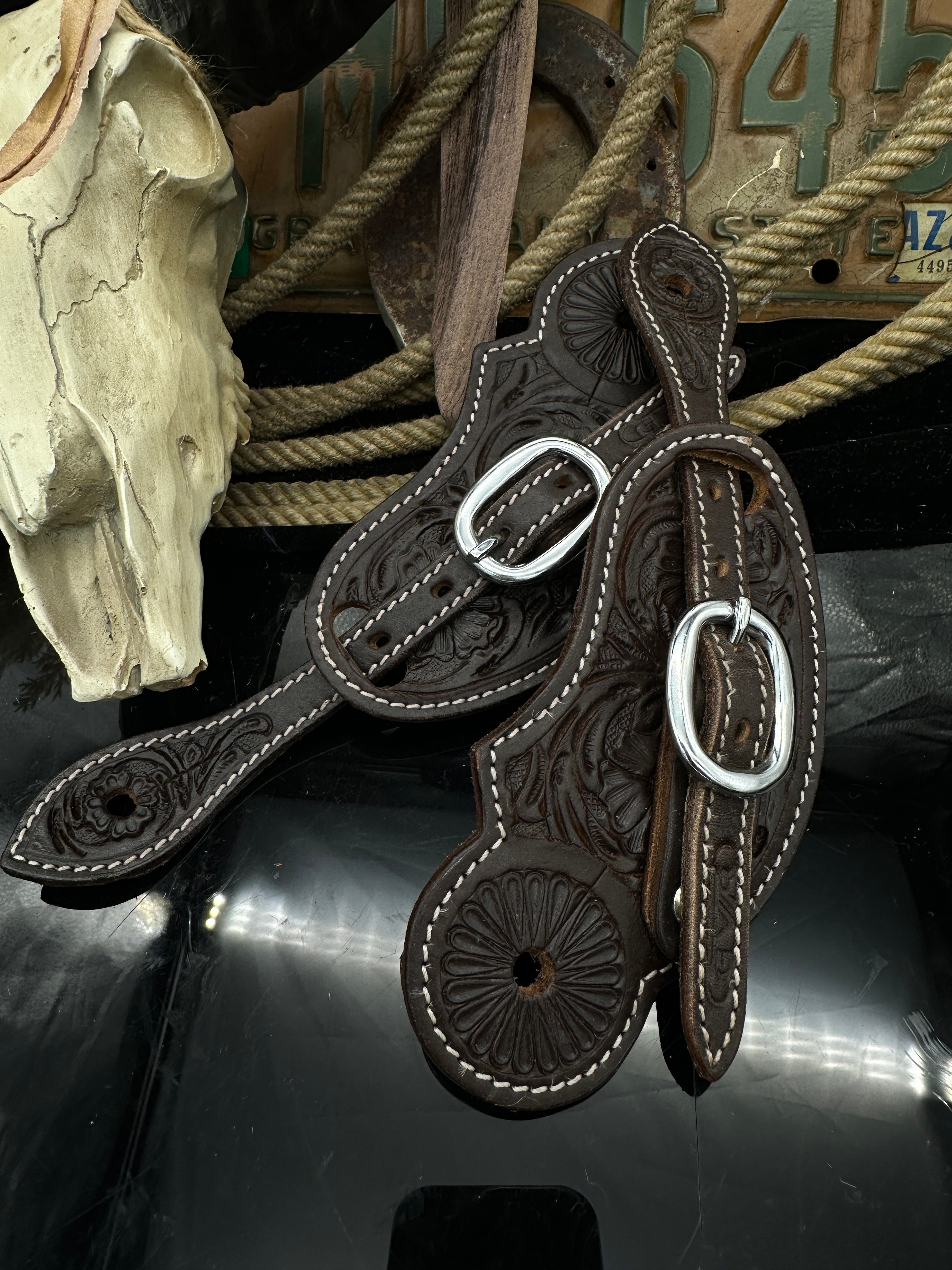 Grundlegend | Dunkelbraun | Sporenriemen mit floralem Muster