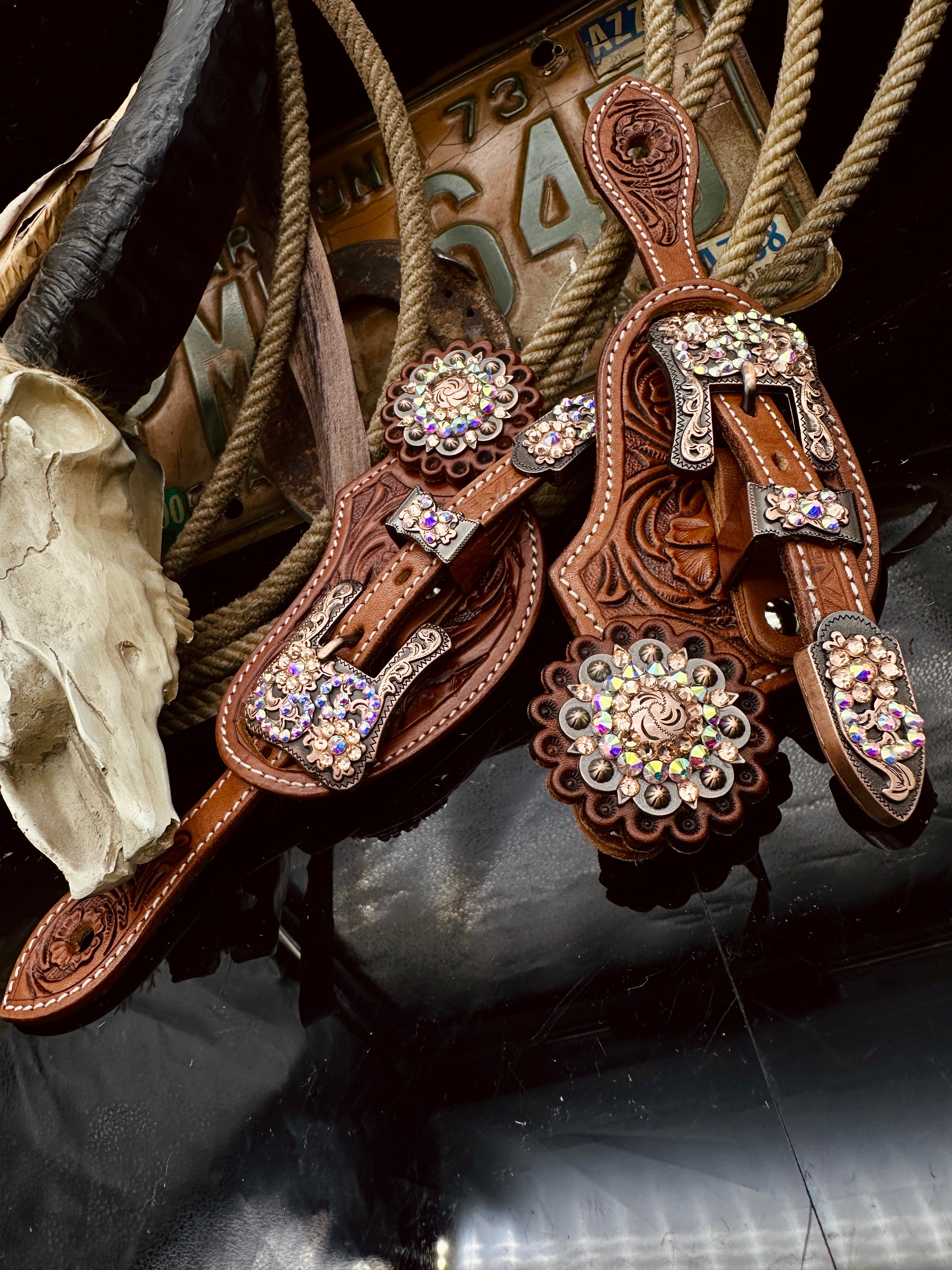 Premium | Antique chestnut | Copper, peacht & AB spurstraps