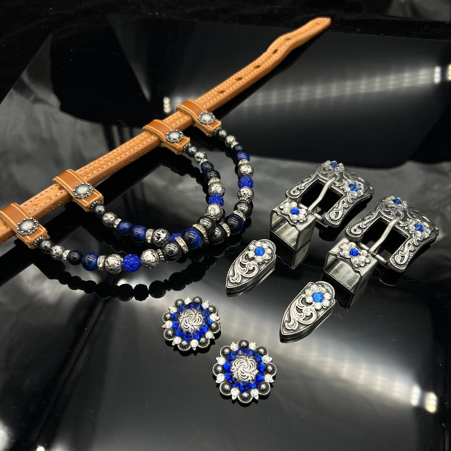 Set Earjewels,  Concho's & buckle sets - Antique silver  & Blue