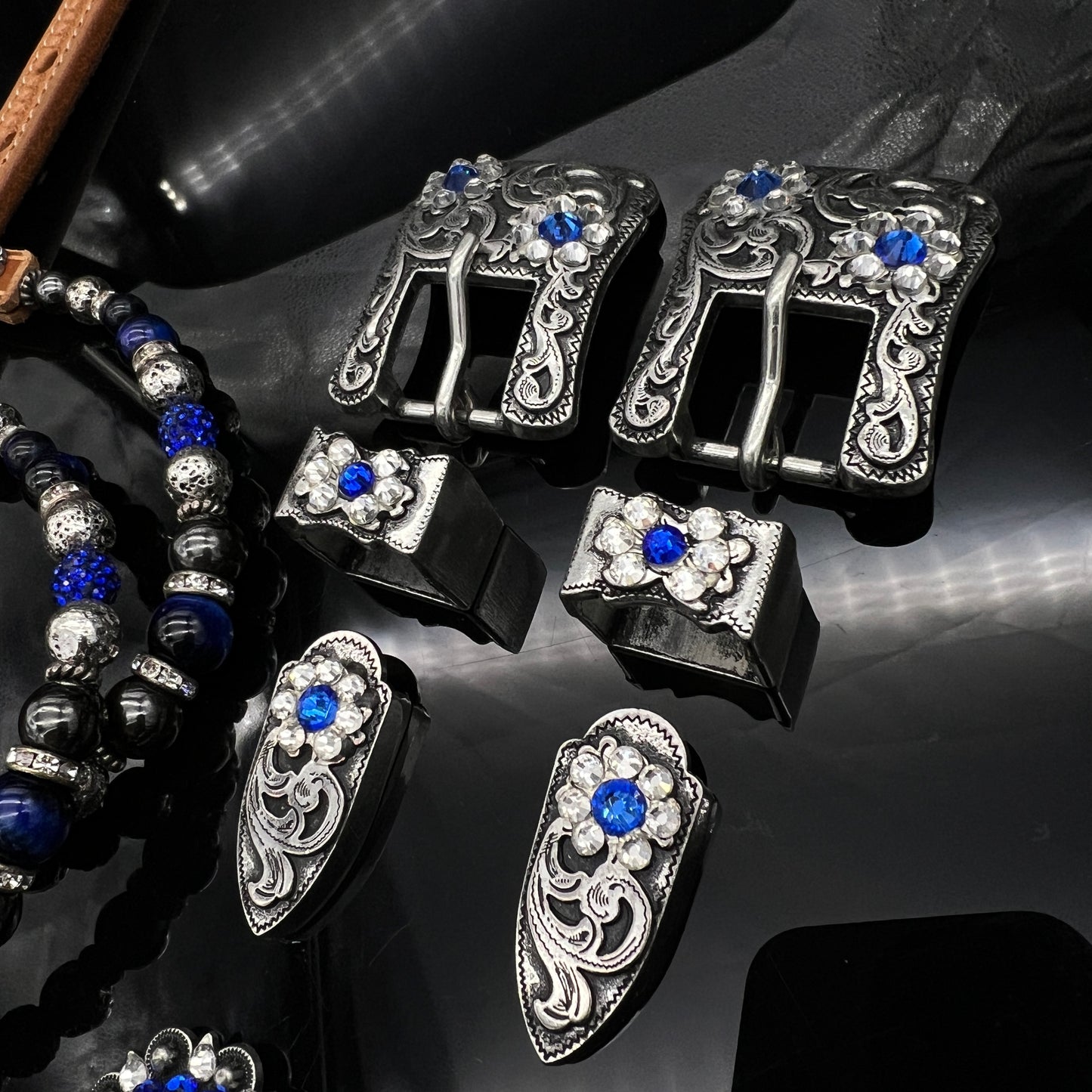 Set Earjewels,  Concho's & buckle sets - Antique silver  & Blue